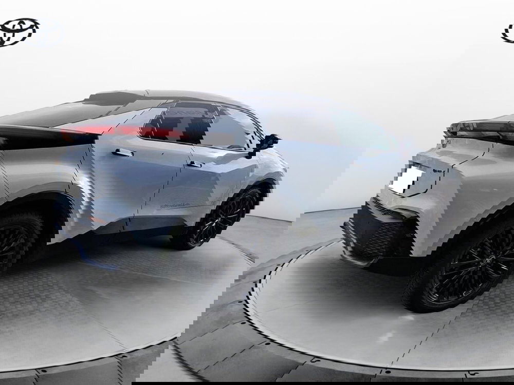 Toyota Toyota C-HR nuova a Cremona (5)