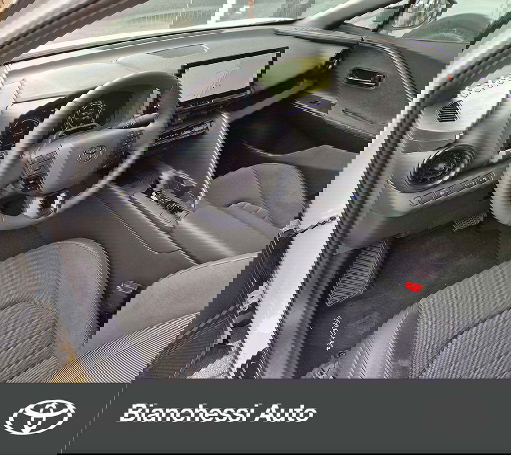 Toyota Toyota C-HR nuova a Cremona (9)