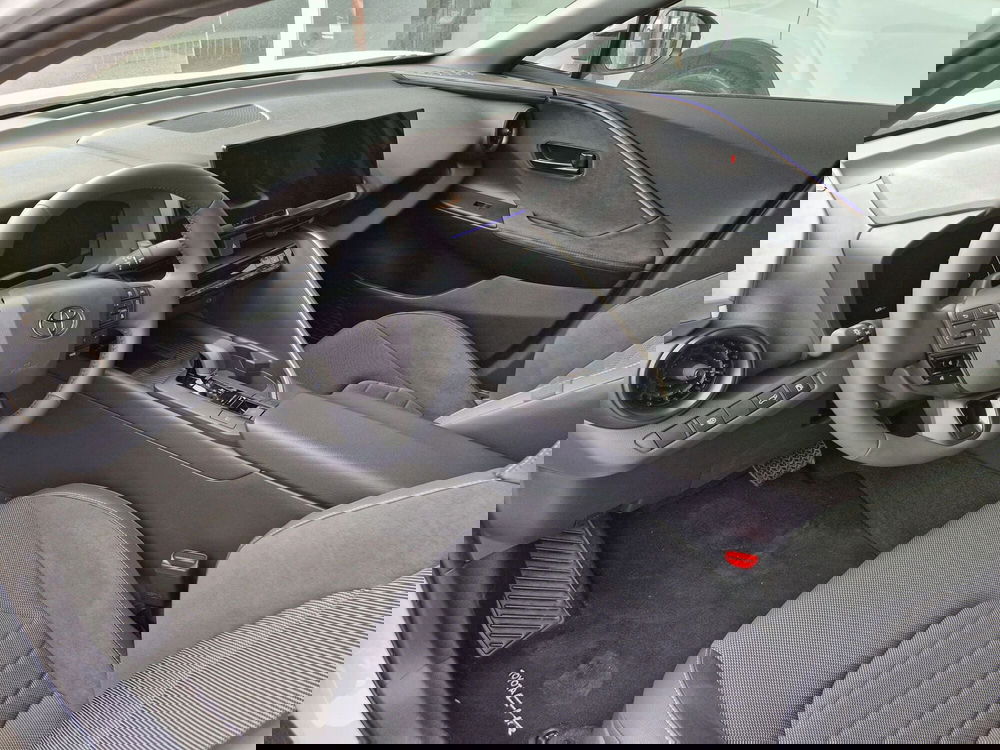 Toyota Toyota C-HR nuova a Cremona (10)