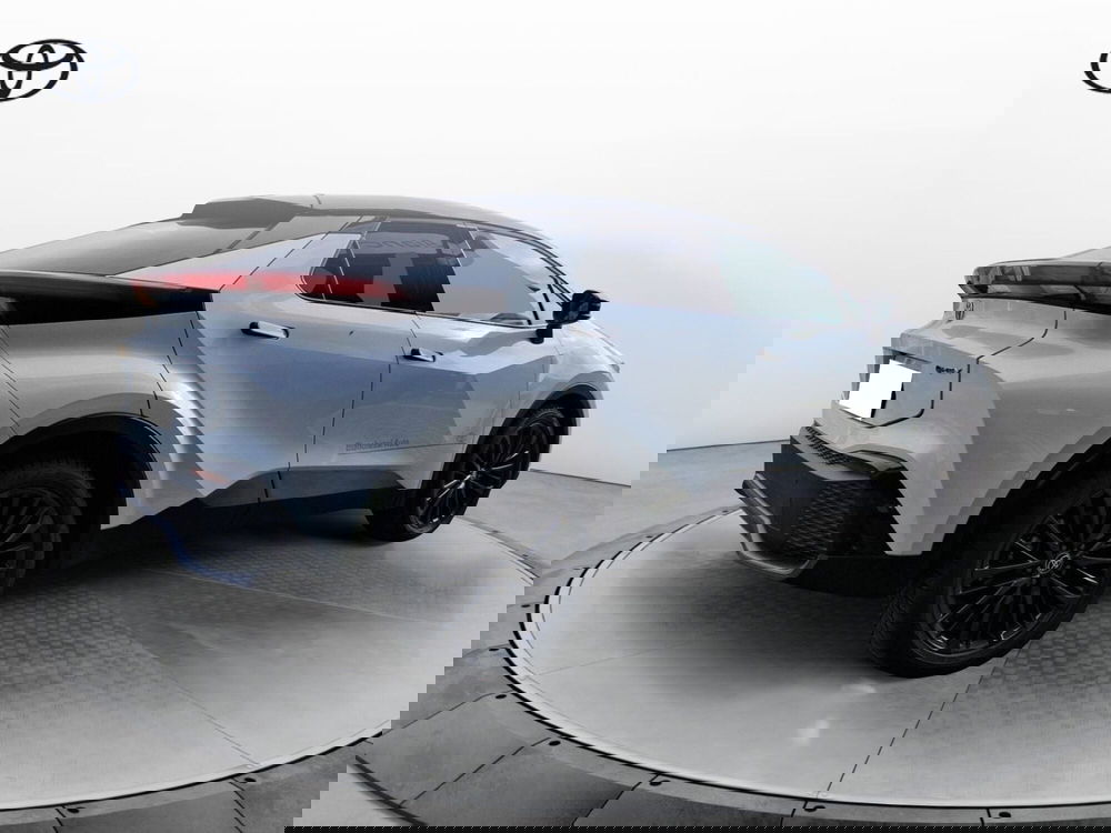Toyota Toyota C-HR nuova a Cremona (4)