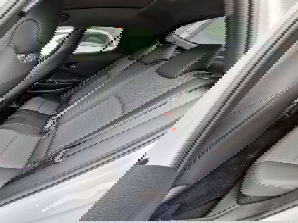 Toyota Toyota C-HR nuova a Cremona (7)