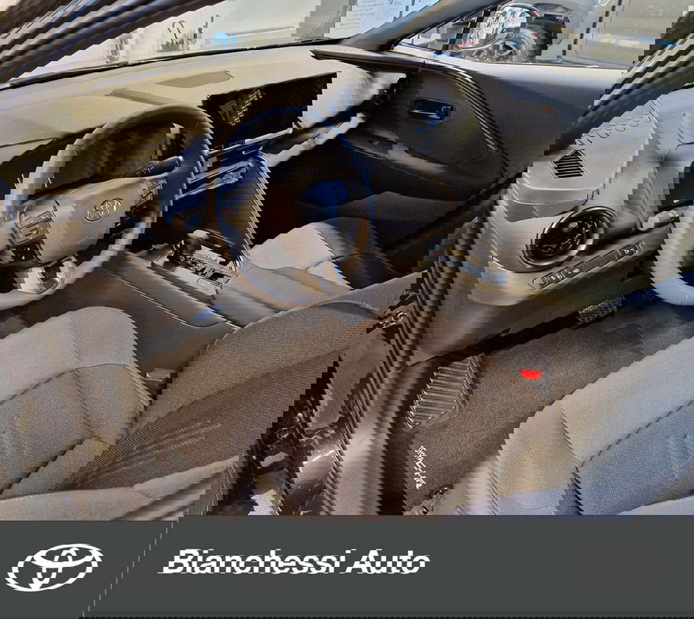 Toyota Toyota C-HR nuova a Cremona (10)