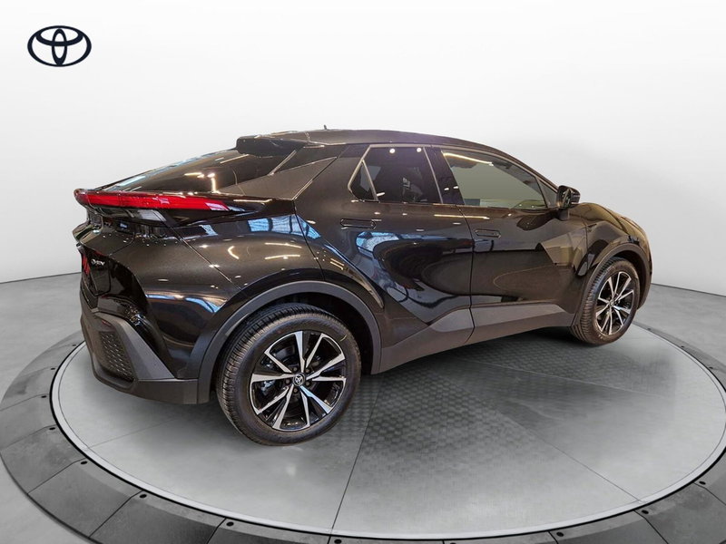 Toyota Toyota C-HR nuova a Cremona (4)