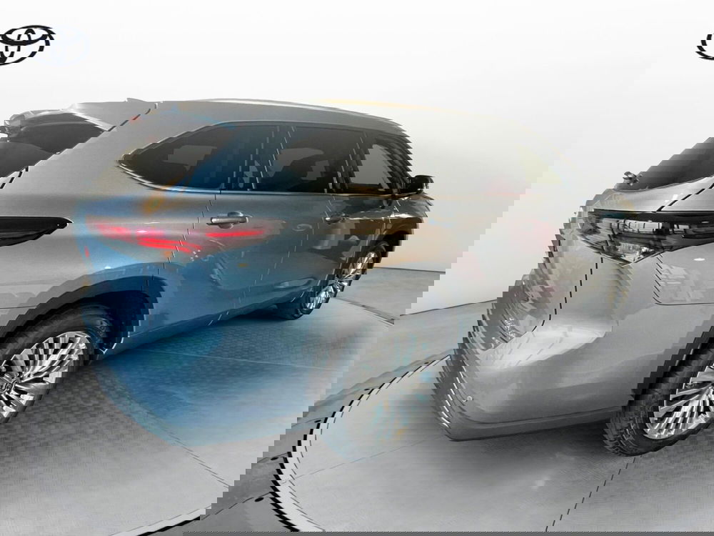 Toyota Highlander nuova a Cremona (4)