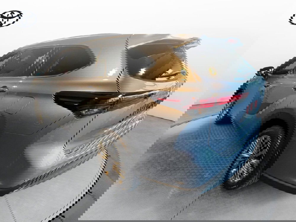 Toyota Highlander nuova a Cremona (6)