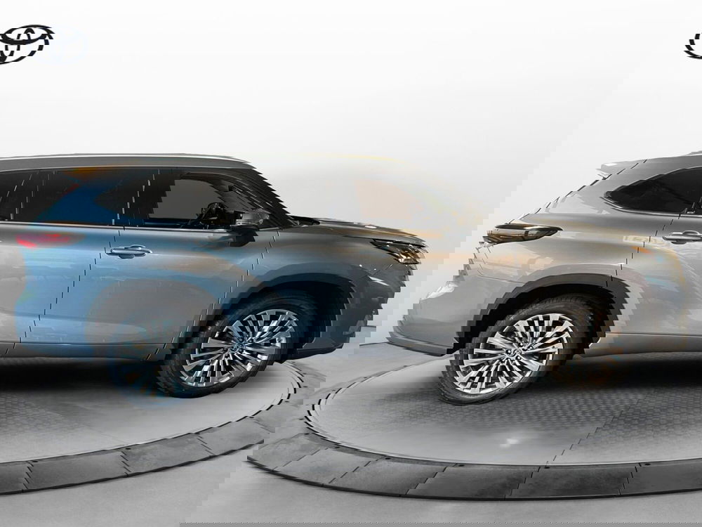 Toyota Highlander nuova a Cremona (7)