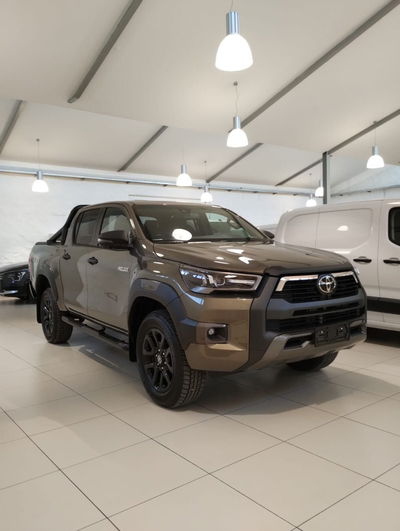 Toyota Hilux 2.8 d-4d 48V double cab Invincible auto nuova a Cremona