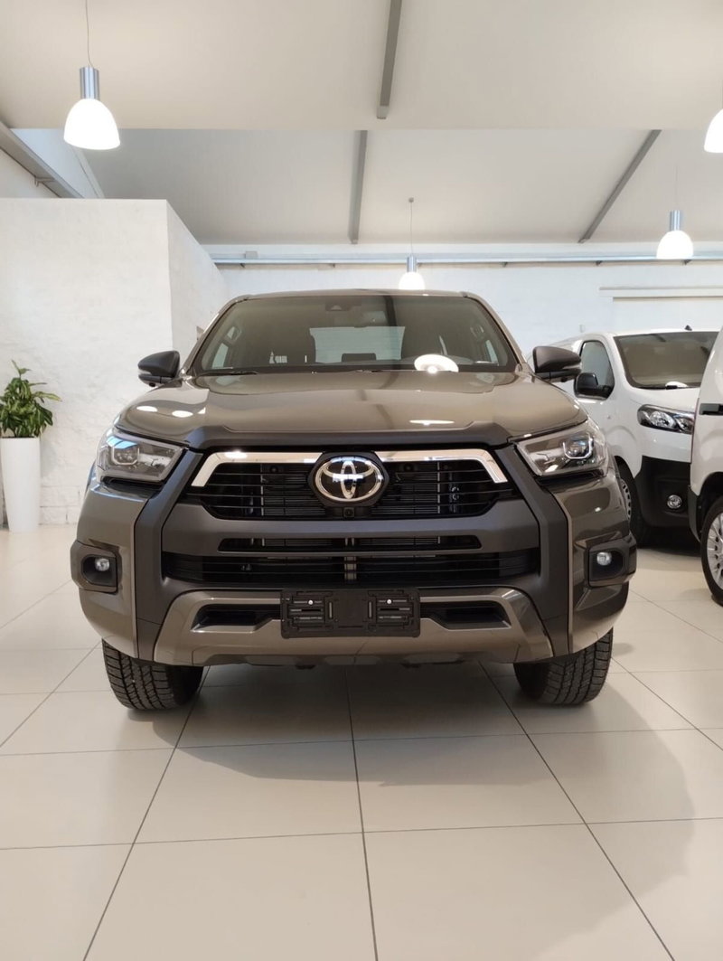 Toyota Hilux nuova a Cremona (3)