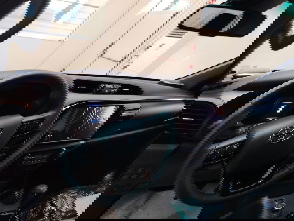 Toyota Hilux nuova a Cremona (5)