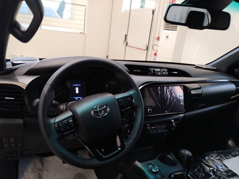Toyota Hilux nuova a Cremona (5)