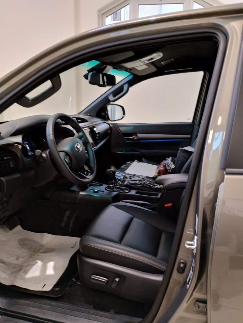 Toyota Hilux nuova a Cremona (6)