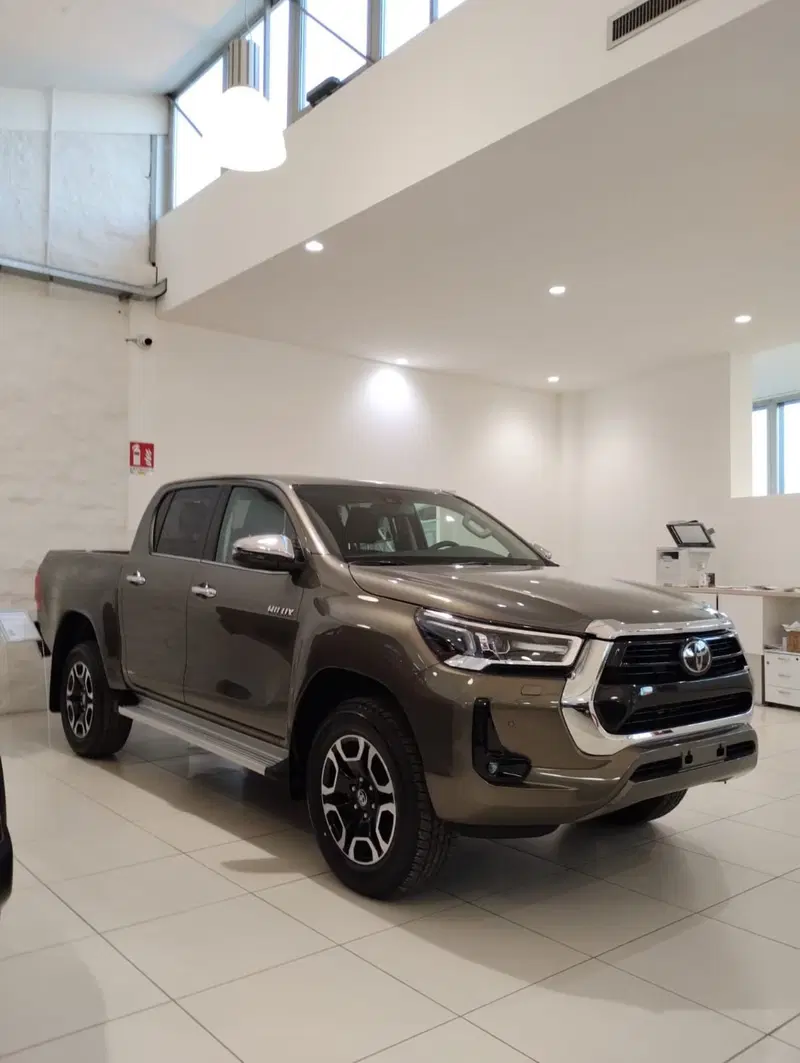Toyota Hilux nuova a Cremona