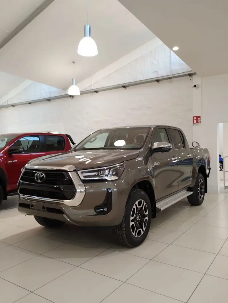 Toyota Hilux nuova a Cremona (3)