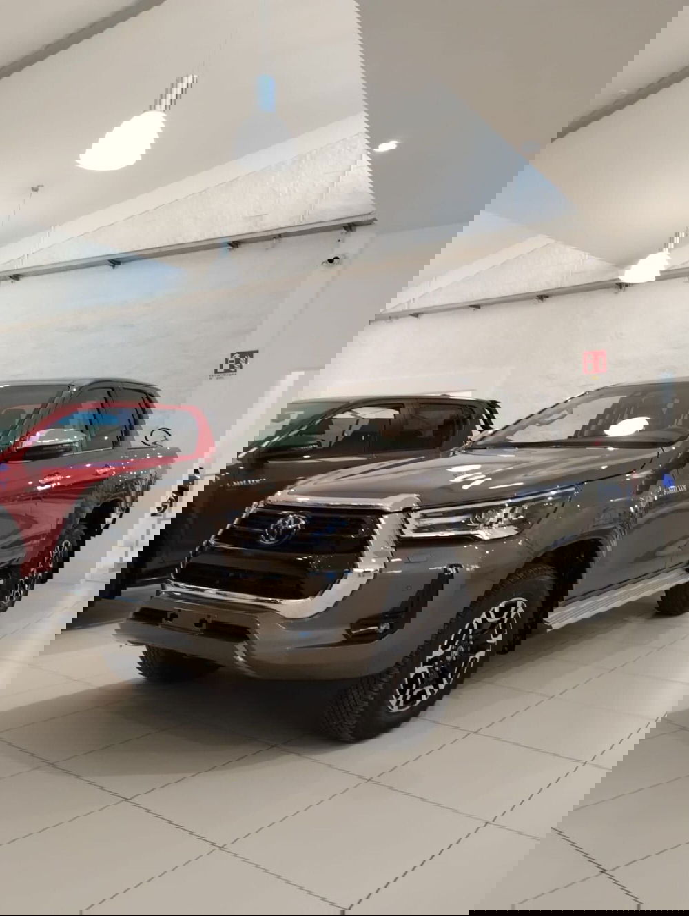 Toyota Hilux nuova a Cremona (3)