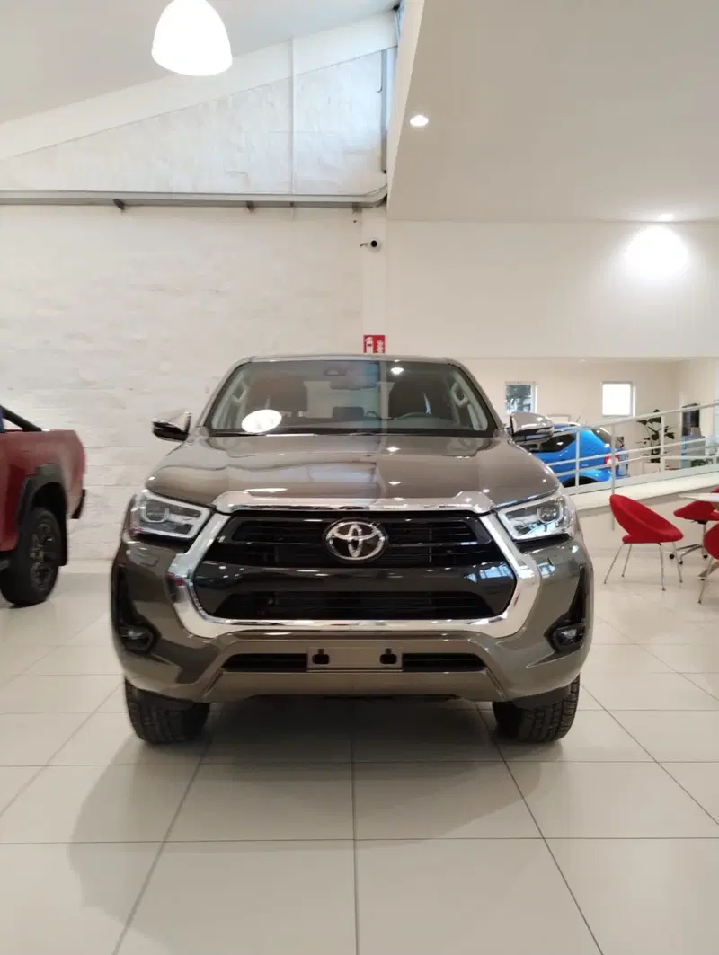 Toyota Hilux nuova a Cremona (4)