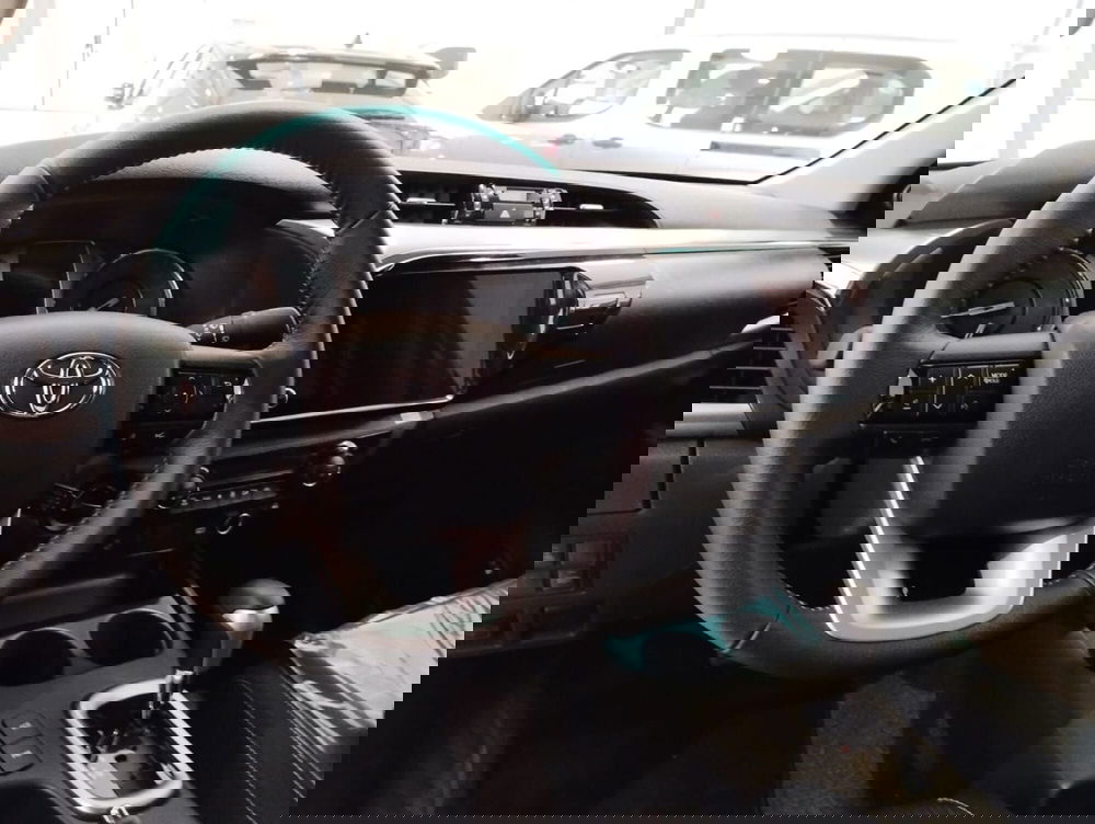 Toyota Hilux nuova a Cremona (5)
