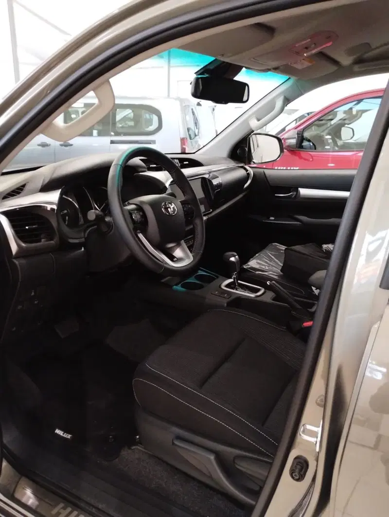 Toyota Hilux nuova a Cremona (6)