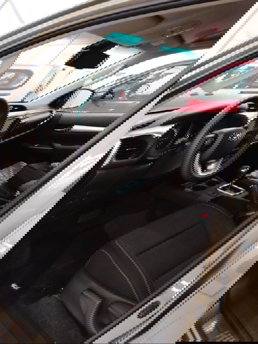 Toyota Hilux nuova a Cremona (6)