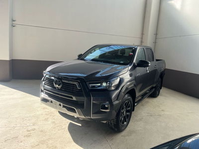 Toyota Hilux 2.8 d-4d 48V double cab Invincible auto nuova a Cremona