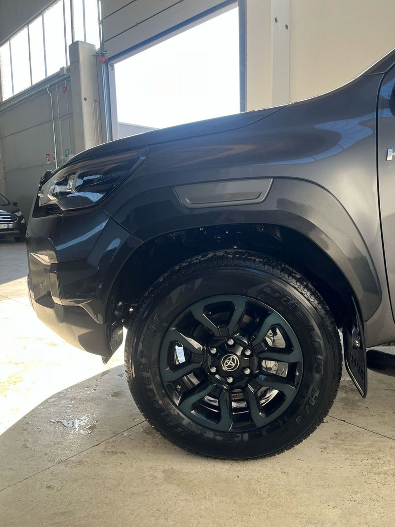 Toyota Hilux nuova a Cremona (11)