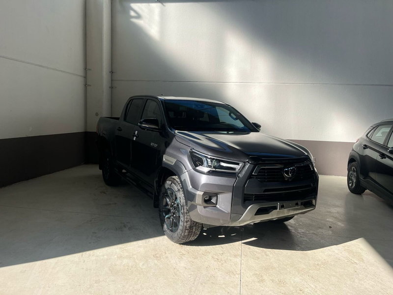 Toyota Hilux nuova a Cremona (12)