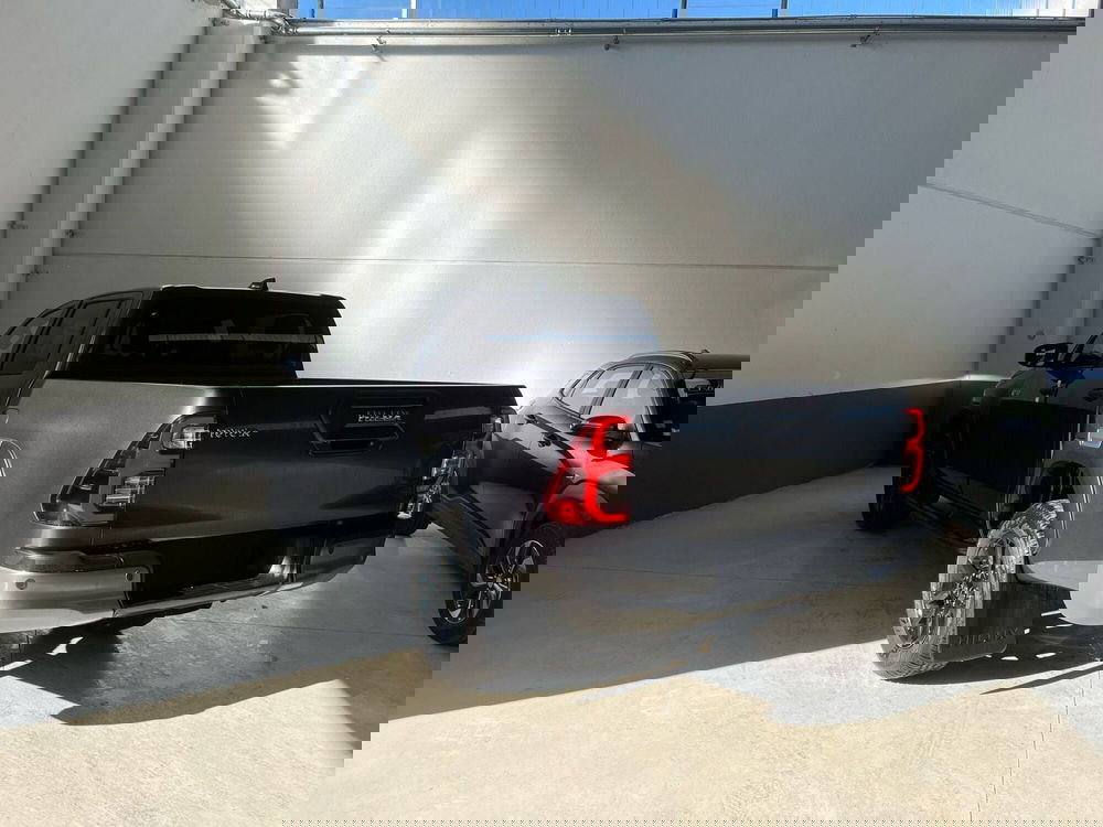 Toyota Hilux nuova a Cremona (3)