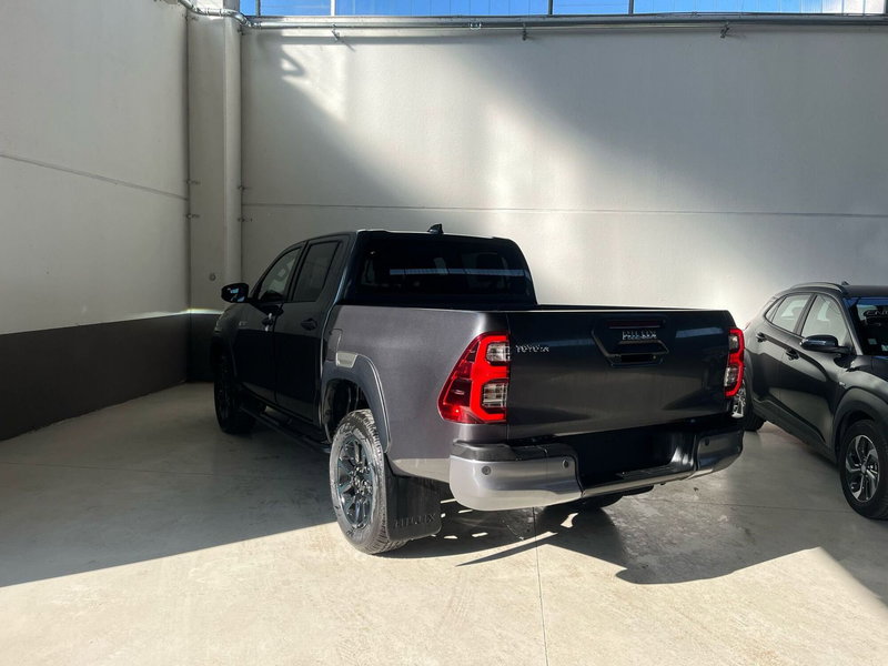 Toyota Hilux nuova a Cremona (3)