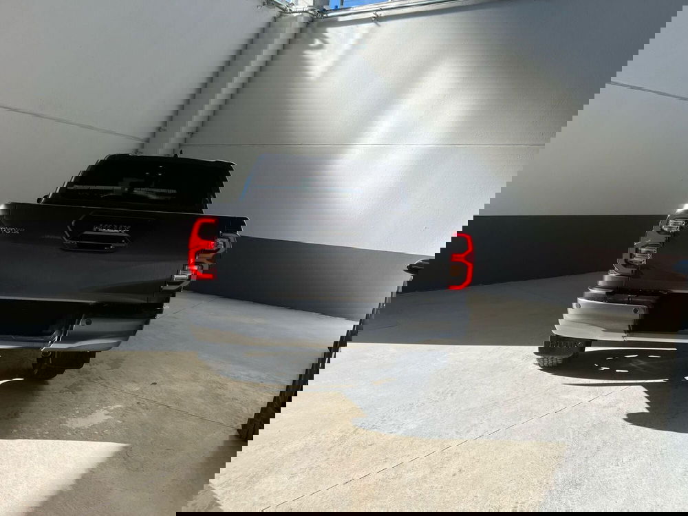 Toyota Hilux nuova a Cremona (4)