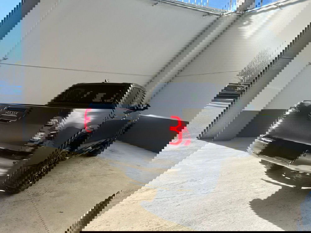 Toyota Hilux nuova a Cremona (5)