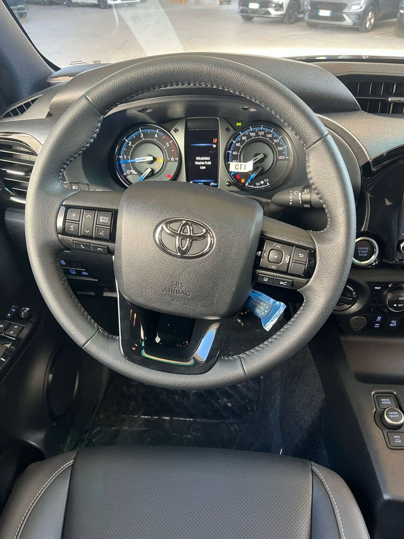 Toyota Hilux nuova a Cremona (7)
