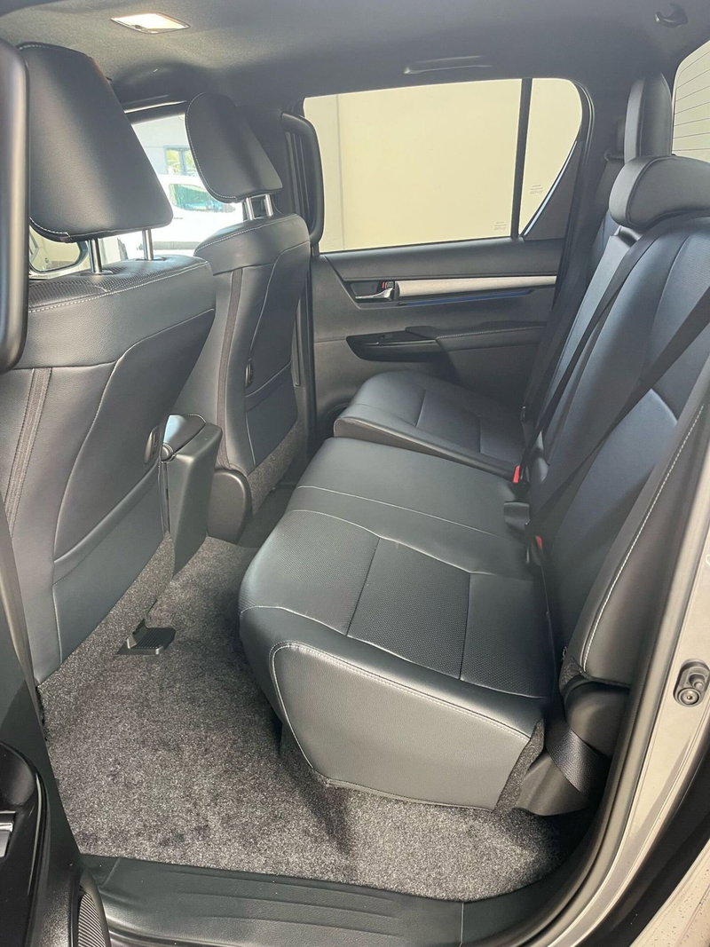 Toyota Hilux nuova a Cremona (9)