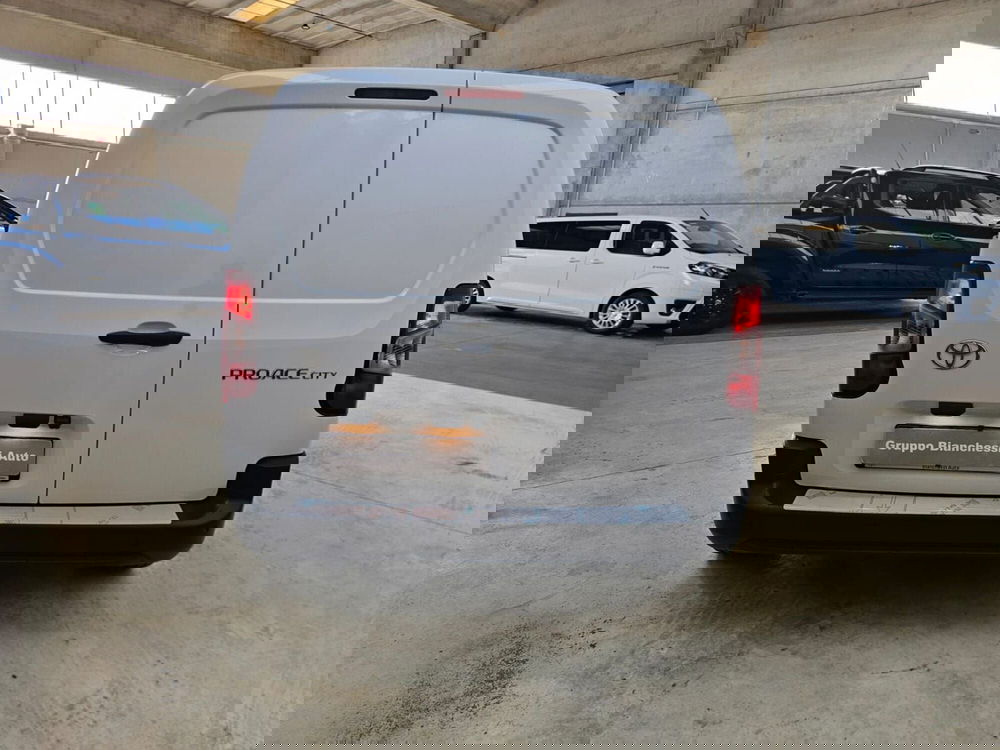 Toyota Proace City nuova a Cremona (6)