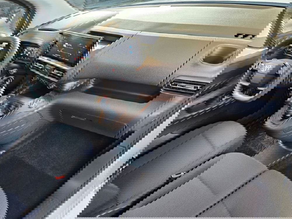 Toyota Proace City nuova a Cremona (8)