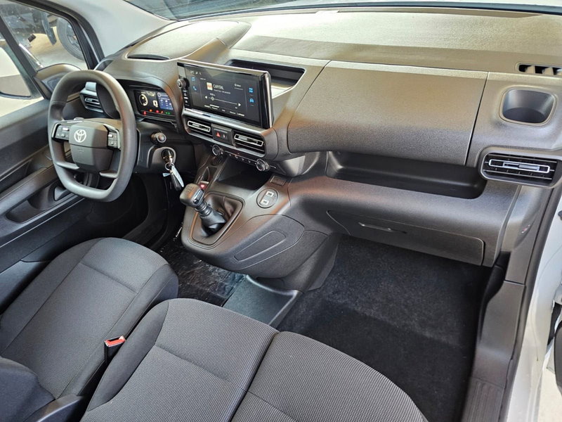 Toyota Proace City nuova a Cremona (8)