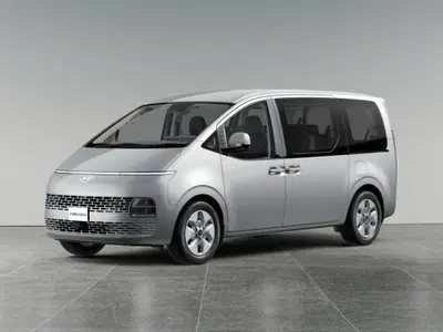 Hyundai Staria 1.6 hev 2wd auto nuova a Cremona