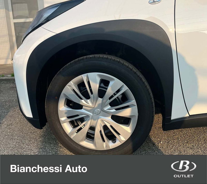 Toyota Aygo X nuova a Cremona (13)