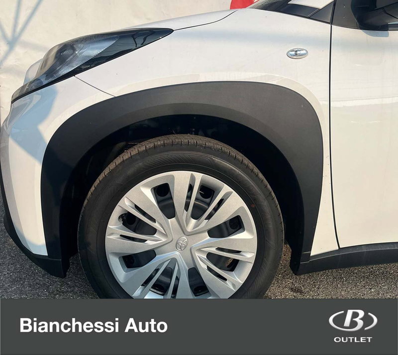 Toyota Aygo X nuova a Cremona (12)