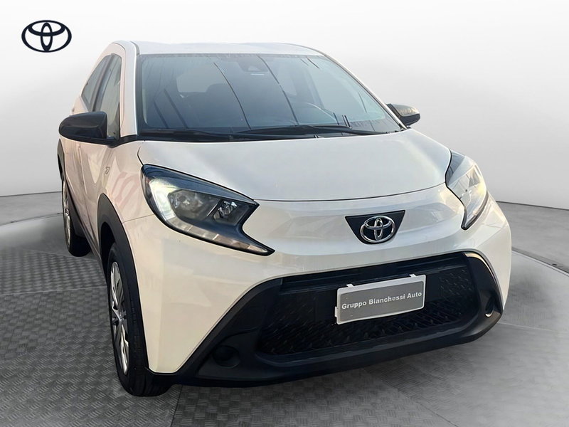 Toyota Aygo X nuova a Cremona (4)