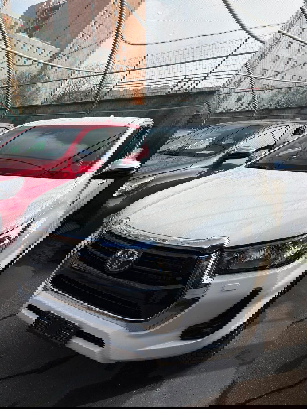 Toyota Hilux nuova a Milano (2)