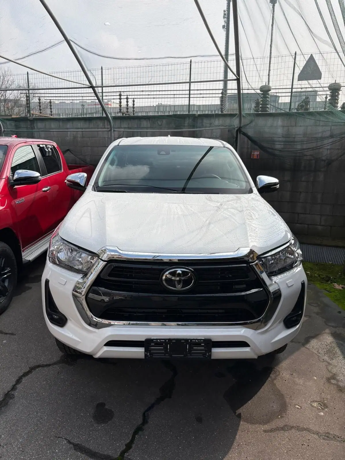 Toyota Hilux nuova a Milano (3)