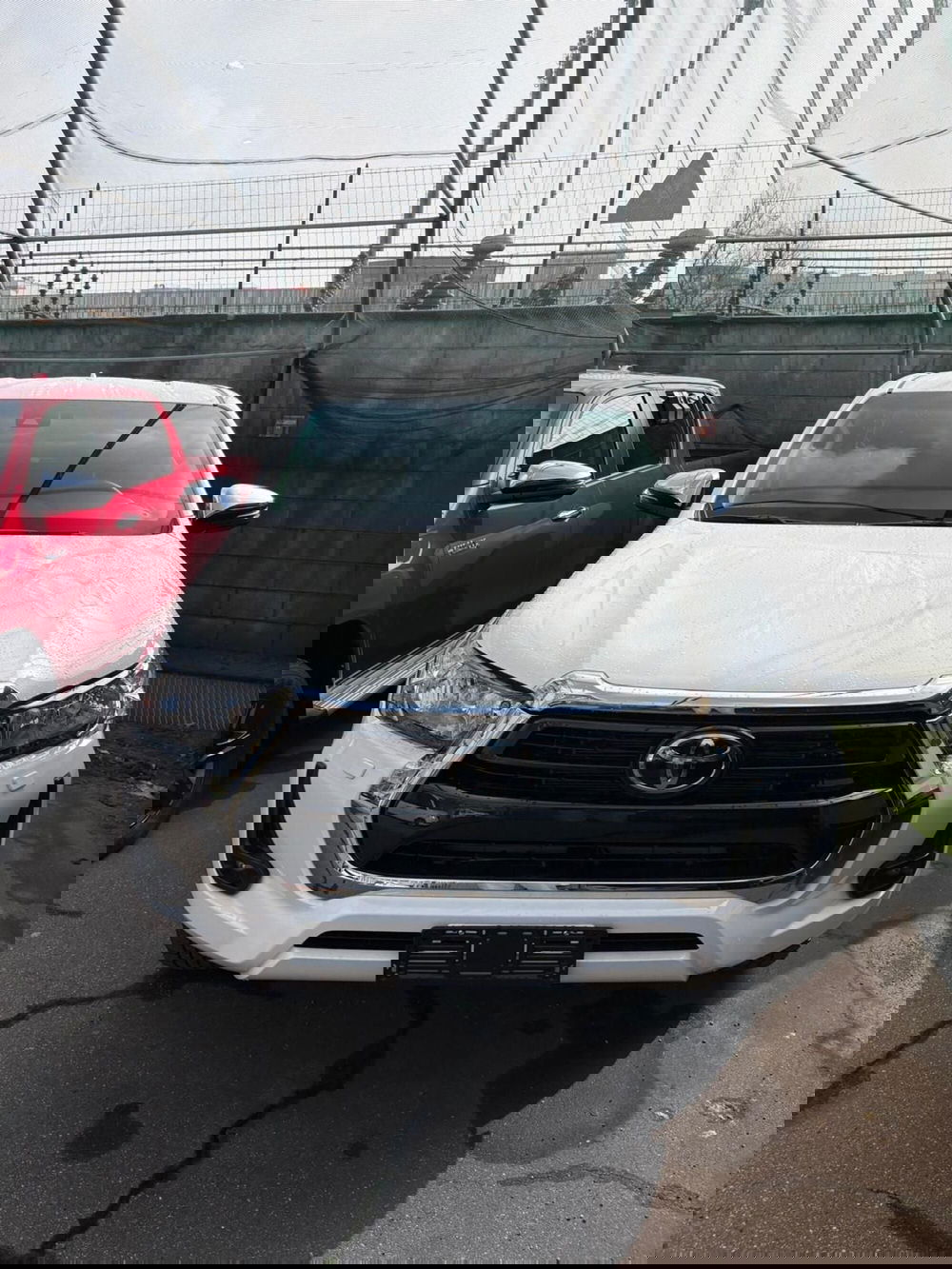 Toyota Hilux nuova a Milano (3)