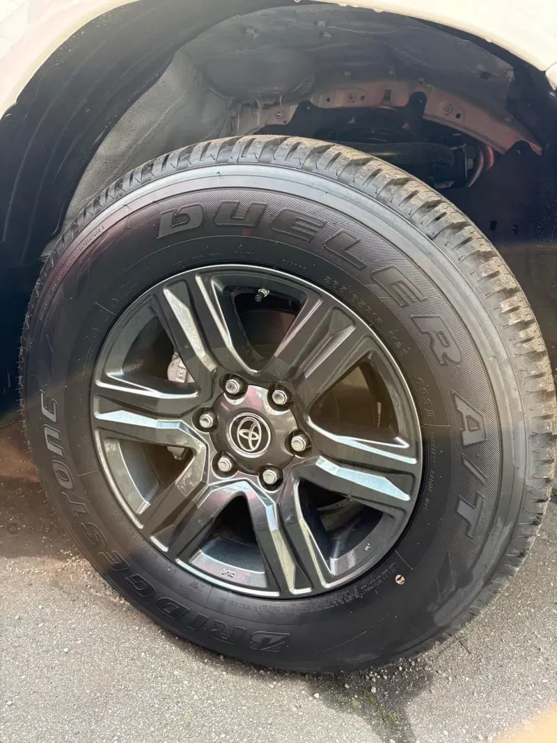 Toyota Hilux nuova a Milano (5)