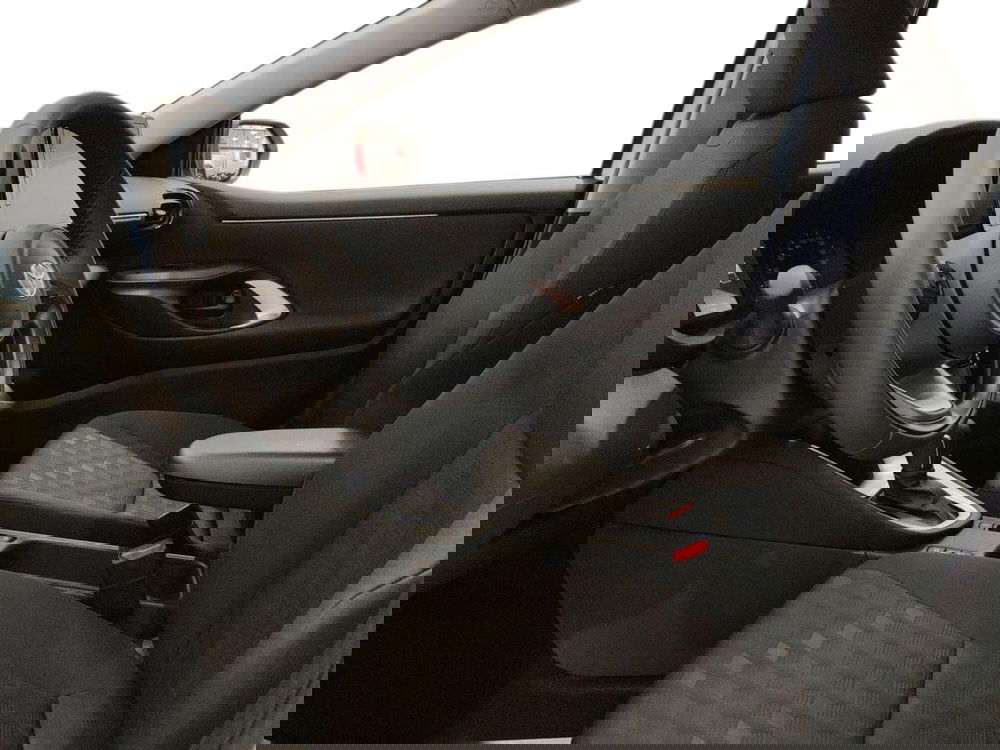 Toyota Yaris nuova a Frosinone (6)
