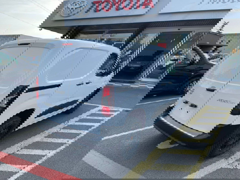 Toyota Proace City nuova a Bologna (2)