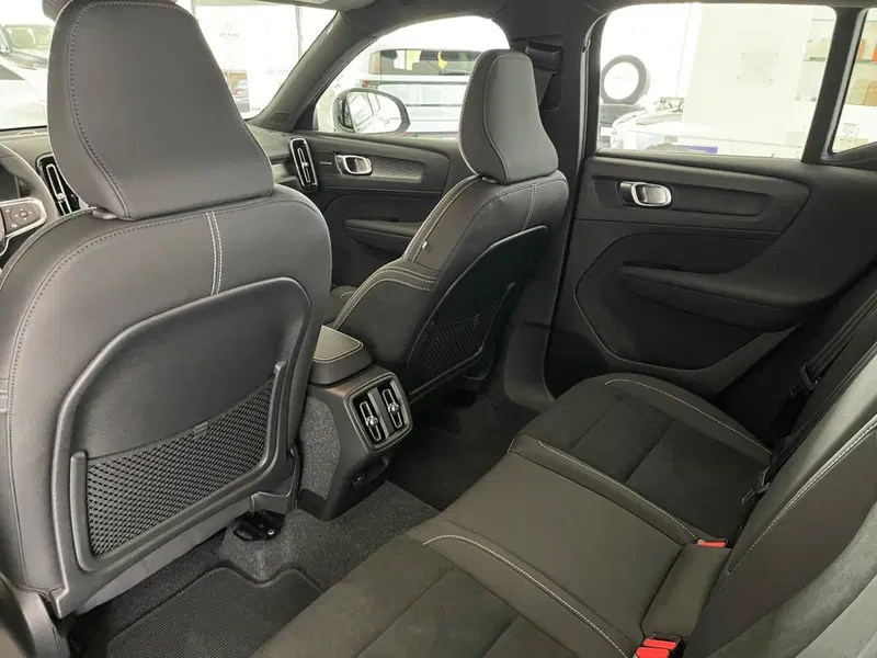 Volvo XC40 nuova a Como (10)