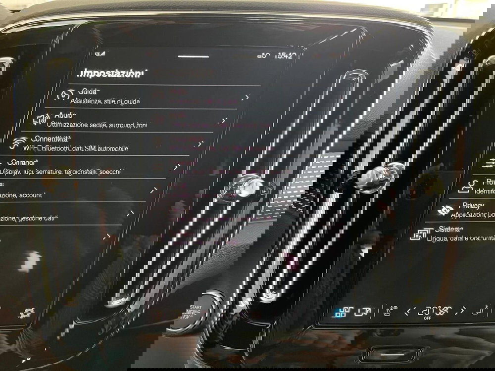 Volvo XC40 nuova a Como (13)