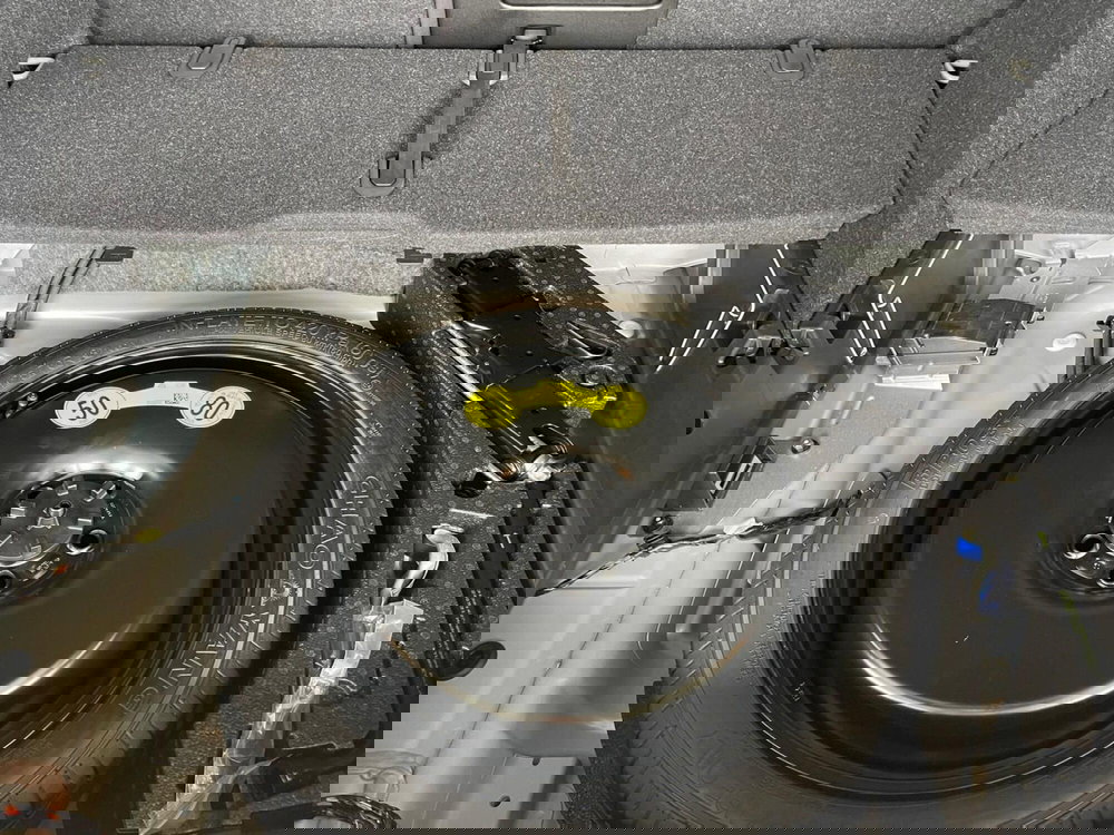 Volvo XC40 nuova a Como (15)