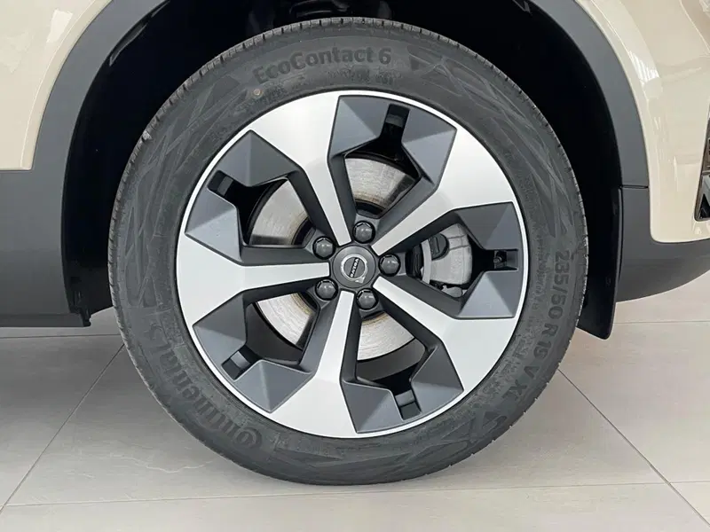 Volvo XC40 nuova a Como (7)