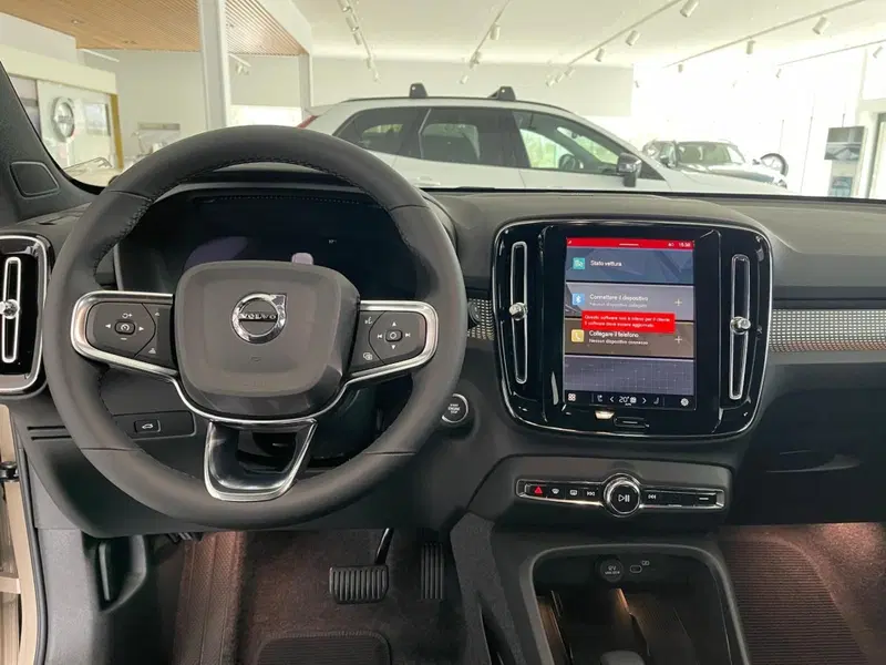 Volvo XC40 nuova a Como (8)