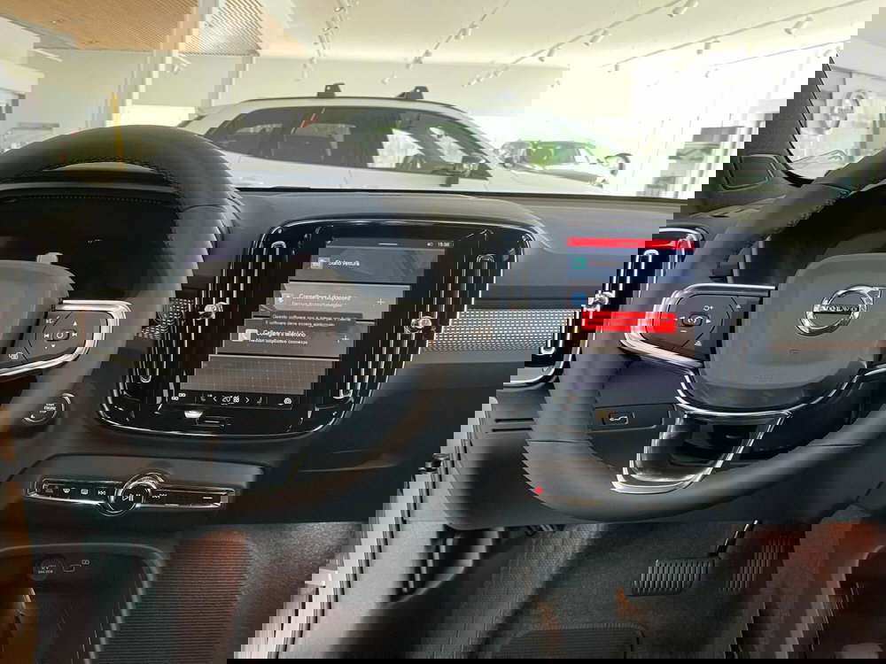 Volvo XC40 nuova a Como (8)